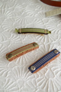 革と真田紐のバレッタ