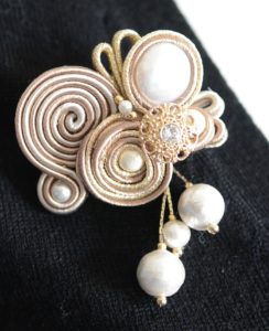 ソウタシエのブローチ