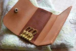 革のキーケース