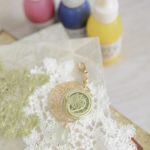 染色で、コードにぴったりの色のレースを