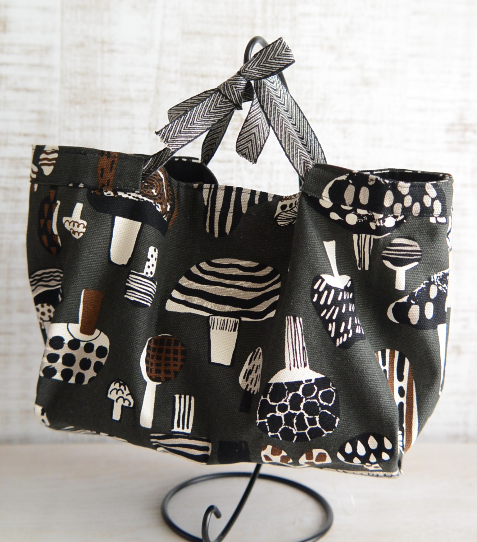 ミシン糸の色糸不足しているらしい