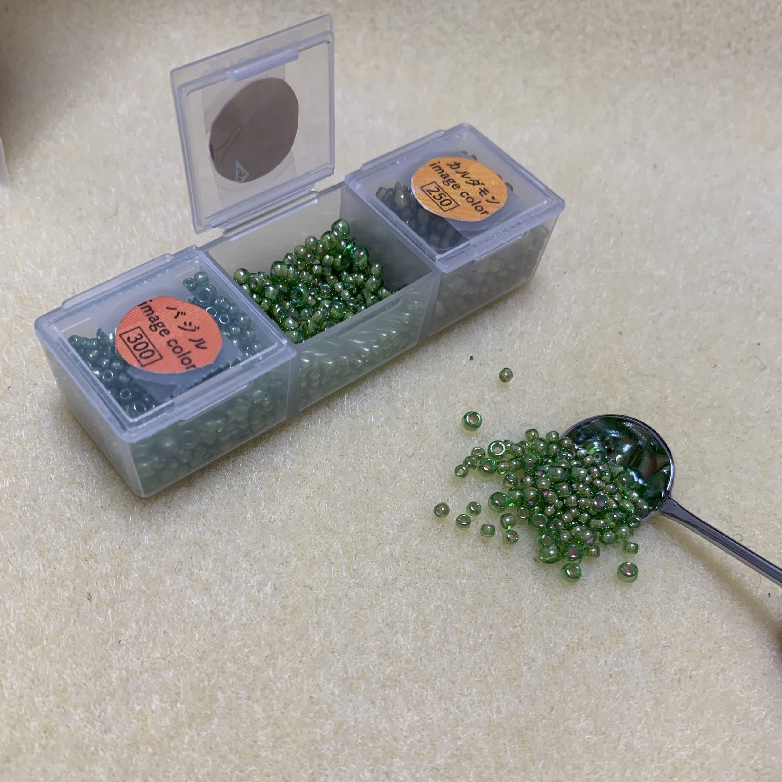 ビーズマットと共にお役立ちグッズ