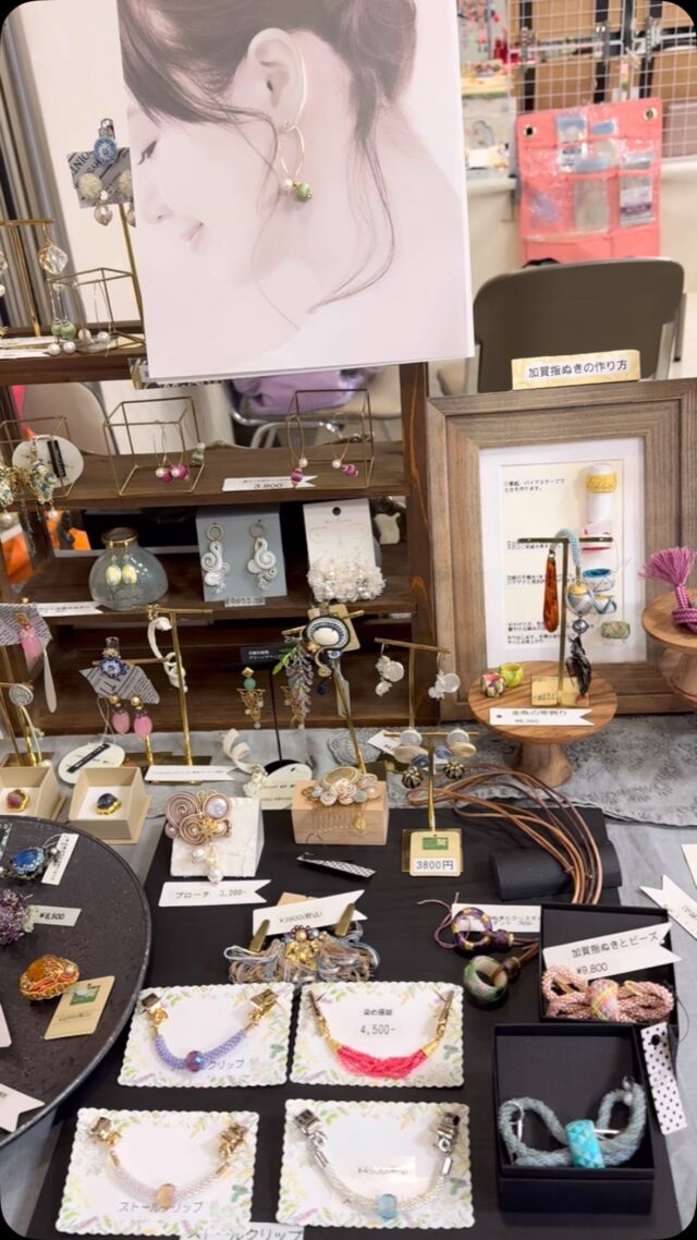 ソウタシエ ヘアコームと耳飾りのセット 黒と金 ソウタシエコーム | La Coqueta | フラメンコアクセサリー